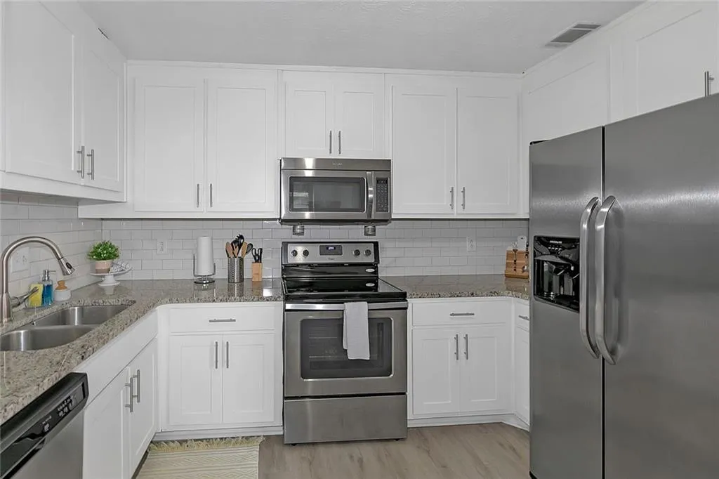 310 Winding River Drive Unit C, Sandy Springs, Georgia 30350, 3 Bedrooms Bedrooms, ,2 BathroomsBathrooms,Residential,Sold,310 Winding River Drive Unit C,6919255