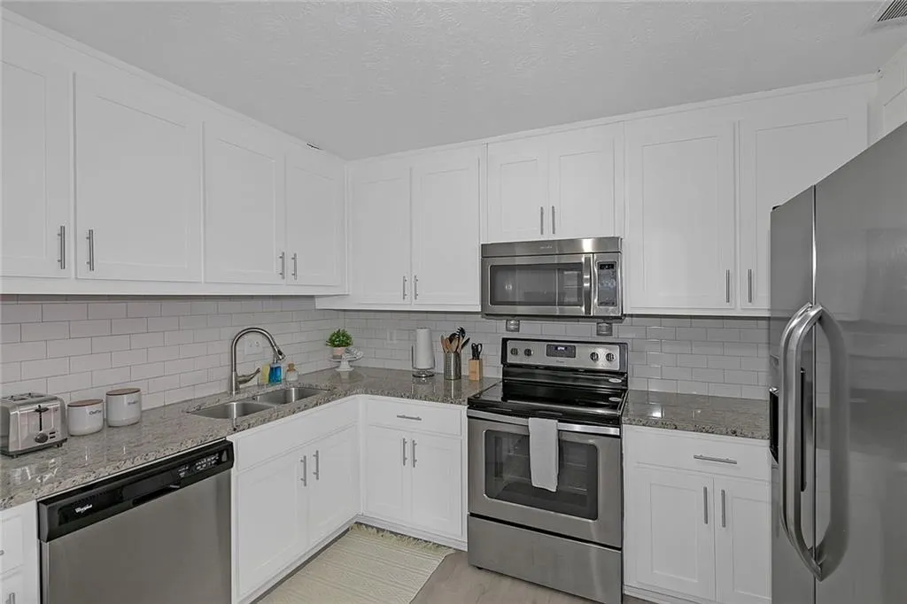 310 Winding River Drive Unit C, Sandy Springs, Georgia 30350, 3 Bedrooms Bedrooms, ,2 BathroomsBathrooms,Residential,Sold,310 Winding River Drive Unit C,6919255