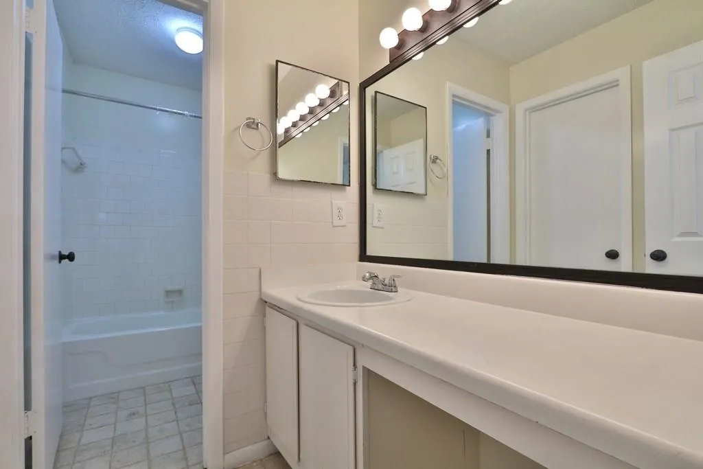 8740 Roswell Road Unit 1a, Atlanta, Georgia 30350, 2 Bedrooms Bedrooms, ,2 BathroomsBathrooms,Residential,Sold,8740 Roswell Road Unit 1a,5961892