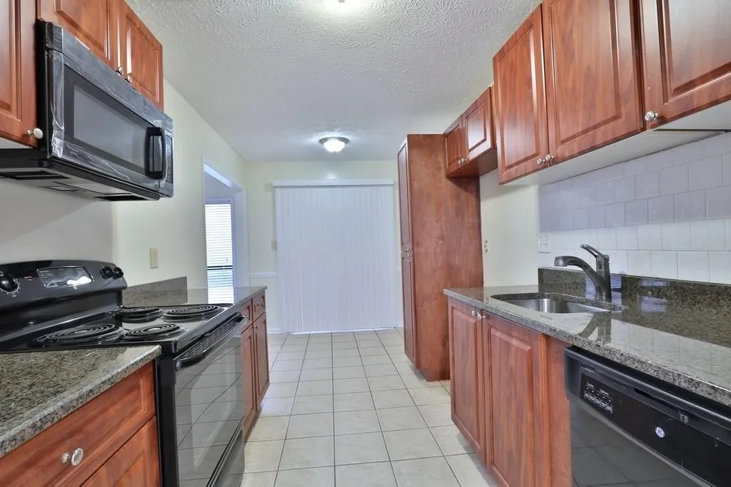 8740 Roswell Road Unit 1a, Atlanta, Georgia 30350, 2 Bedrooms Bedrooms, ,2 BathroomsBathrooms,Residential,Sold,8740 Roswell Road Unit 1a,5961892