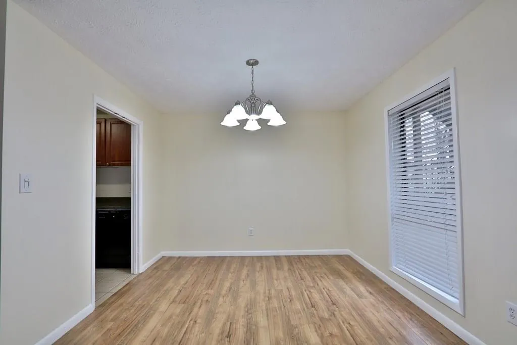 8740 Roswell Road Unit 1a, Atlanta, Georgia 30350, 2 Bedrooms Bedrooms, ,2 BathroomsBathrooms,Residential,Sold,8740 Roswell Road Unit 1a,5961892