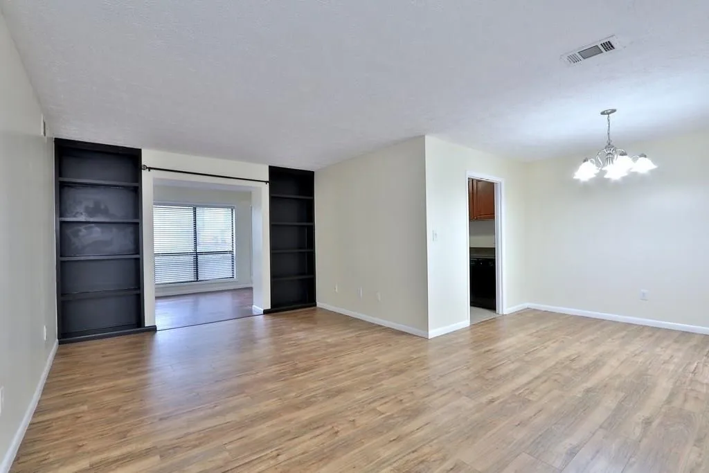 8740 Roswell Road Unit 1a, Atlanta, Georgia 30350, 2 Bedrooms Bedrooms, ,2 BathroomsBathrooms,Residential,Sold,8740 Roswell Road Unit 1a,5961892