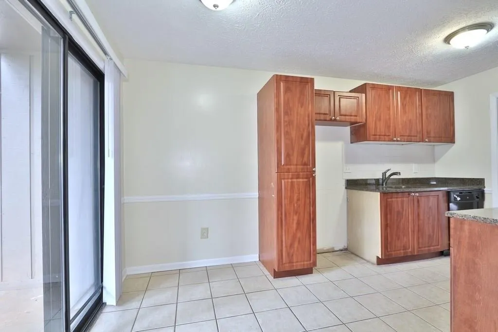 8740 Roswell Road Unit 1a, Atlanta, Georgia 30350, 2 Bedrooms Bedrooms, ,2 BathroomsBathrooms,Residential,Sold,8740 Roswell Road Unit 1a,5961892