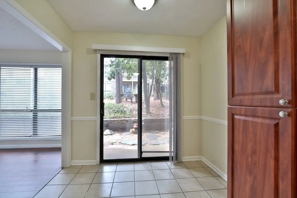 8740 Roswell Road Unit 1a, Atlanta, Georgia 30350, 2 Bedrooms Bedrooms, ,2 BathroomsBathrooms,Residential,Sold,8740 Roswell Road Unit 1a,5961892