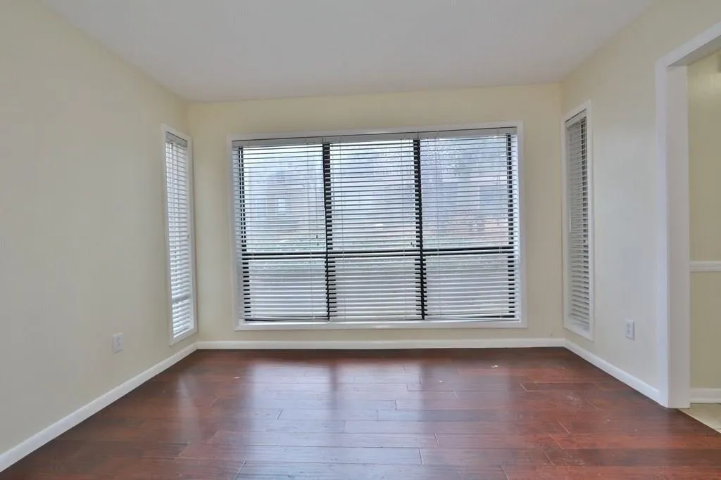 8740 Roswell Road Unit 1a, Atlanta, Georgia 30350, 2 Bedrooms Bedrooms, ,2 BathroomsBathrooms,Residential,Sold,8740 Roswell Road Unit 1a,5961892