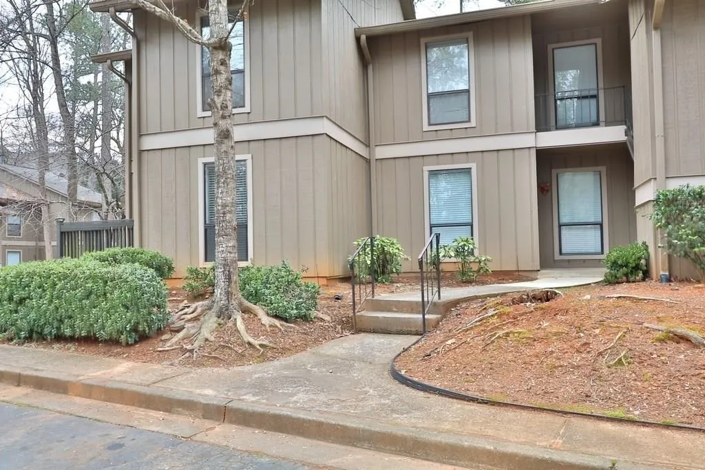 8740 Roswell Road Unit 1a, Atlanta, Georgia 30350, 2 Bedrooms Bedrooms, ,2 BathroomsBathrooms,Residential,Sold,8740 Roswell Road Unit 1a,5961892