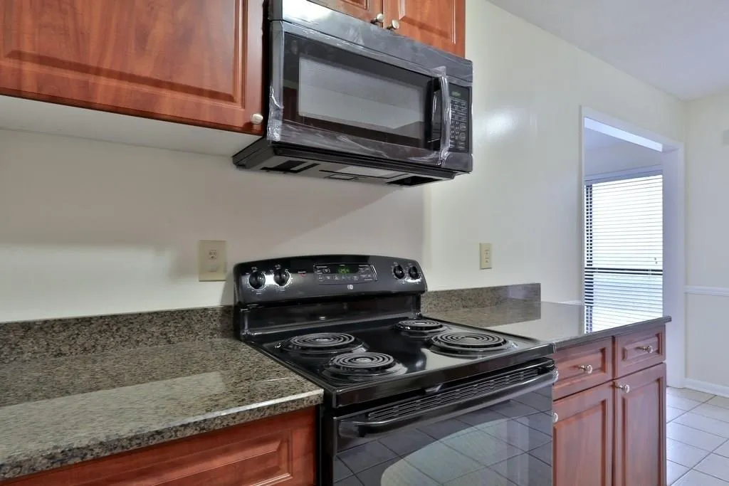 8740 Roswell Road Unit 1a, Atlanta, Georgia 30350, 2 Bedrooms Bedrooms, ,2 BathroomsBathrooms,Residential,Sold,8740 Roswell Road Unit 1a,5961892