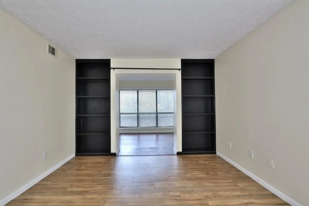 8740 Roswell Road Unit 1a, Atlanta, Georgia 30350, 2 Bedrooms Bedrooms, ,2 BathroomsBathrooms,Residential,Sold,8740 Roswell Road Unit 1a,5961892