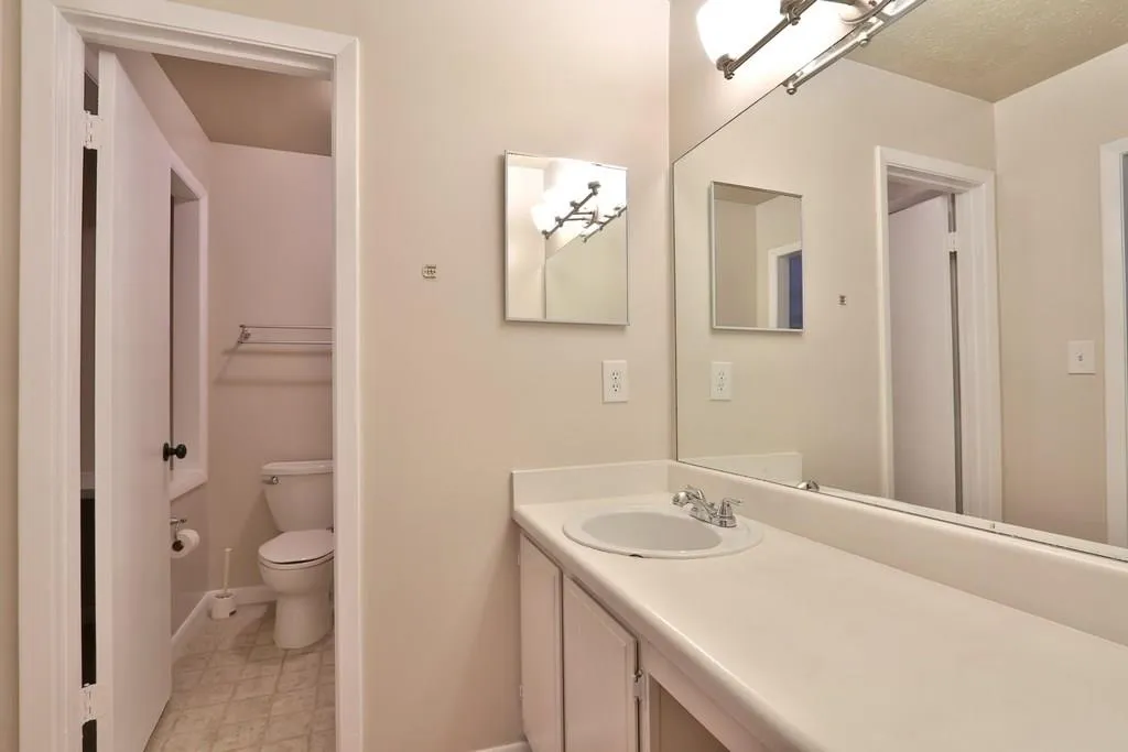 8740 Roswell Road Unit 1a, Atlanta, Georgia 30350, 2 Bedrooms Bedrooms, ,2 BathroomsBathrooms,Residential,Sold,8740 Roswell Road Unit 1a,5961892