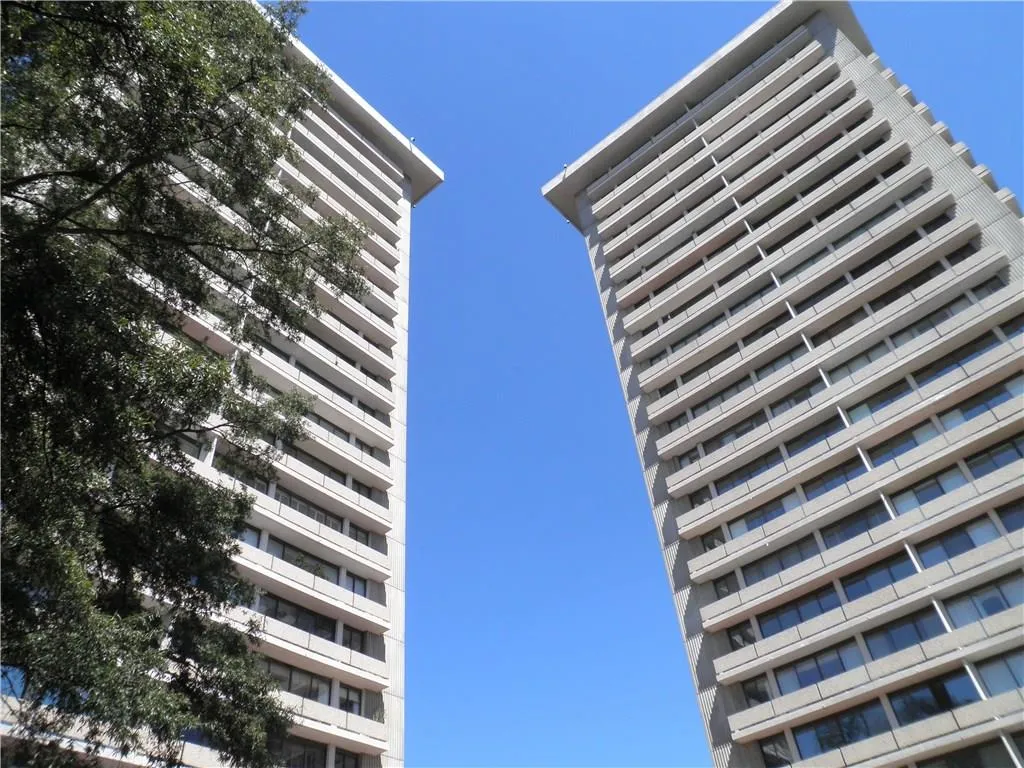 2575 Peachtree Road Ne Unit 25d, Atlanta, Georgia 30305, 2 Bedrooms Bedrooms, ,2 BathroomsBathrooms,Residential,Sold,2575 Peachtree Road Ne Unit 25d,5597813