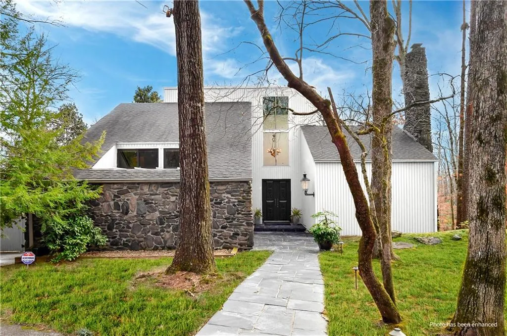 602 Chestnut Oak Court, Atlanta, Georgia 30327, 5 Bedrooms Bedrooms, ,4 BathroomsBathrooms,Residential,Sold,602 Chestnut Oak Court,6511637