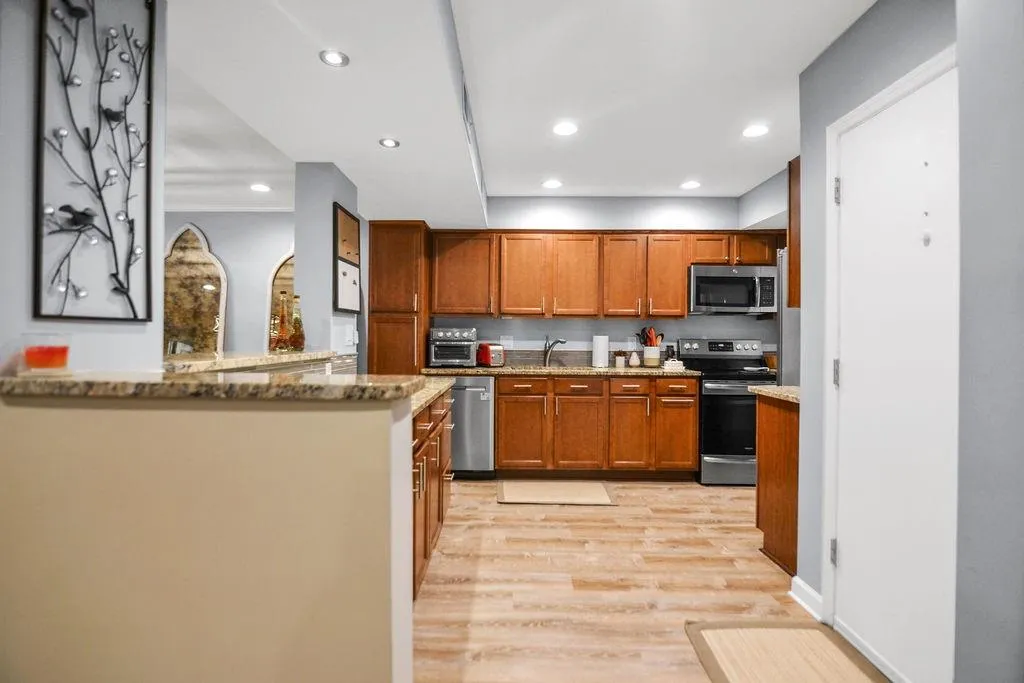 6851 Roswell Road Unit H16, Sandy Springs, Georgia 30328, 3 Bedrooms Bedrooms, ,2 BathroomsBathrooms,Residential,Sold,6851 Roswell Road Unit H16,7082862