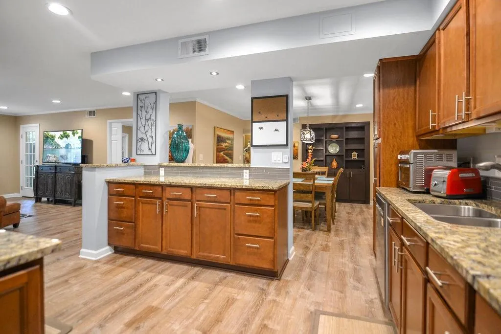 6851 Roswell Road Unit H16, Sandy Springs, Georgia 30328, 3 Bedrooms Bedrooms, ,2 BathroomsBathrooms,Residential,Sold,6851 Roswell Road Unit H16,7082862