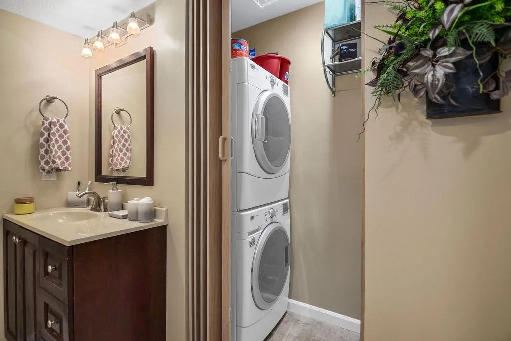 6851 Roswell Road Unit H16, Sandy Springs, Georgia 30328, 3 Bedrooms Bedrooms, ,2 BathroomsBathrooms,Residential,Sold,6851 Roswell Road Unit H16,7082862