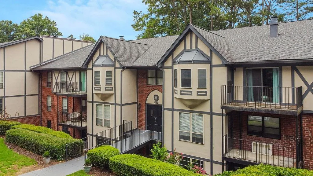 6851 Roswell Road Unit H16, Sandy Springs, Georgia 30328, 3 Bedrooms Bedrooms, ,2 BathroomsBathrooms,Residential,Sold,6851 Roswell Road Unit H16,7082862