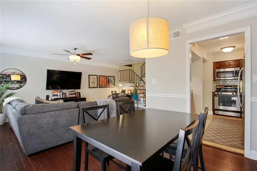 6980 Roswell Road Unit D6, Atlanta, Georgia 30328, 2 Bedrooms Bedrooms, ,2 BathroomsBathrooms,Residential,Sold,6980 Roswell Road Unit D6,6592572