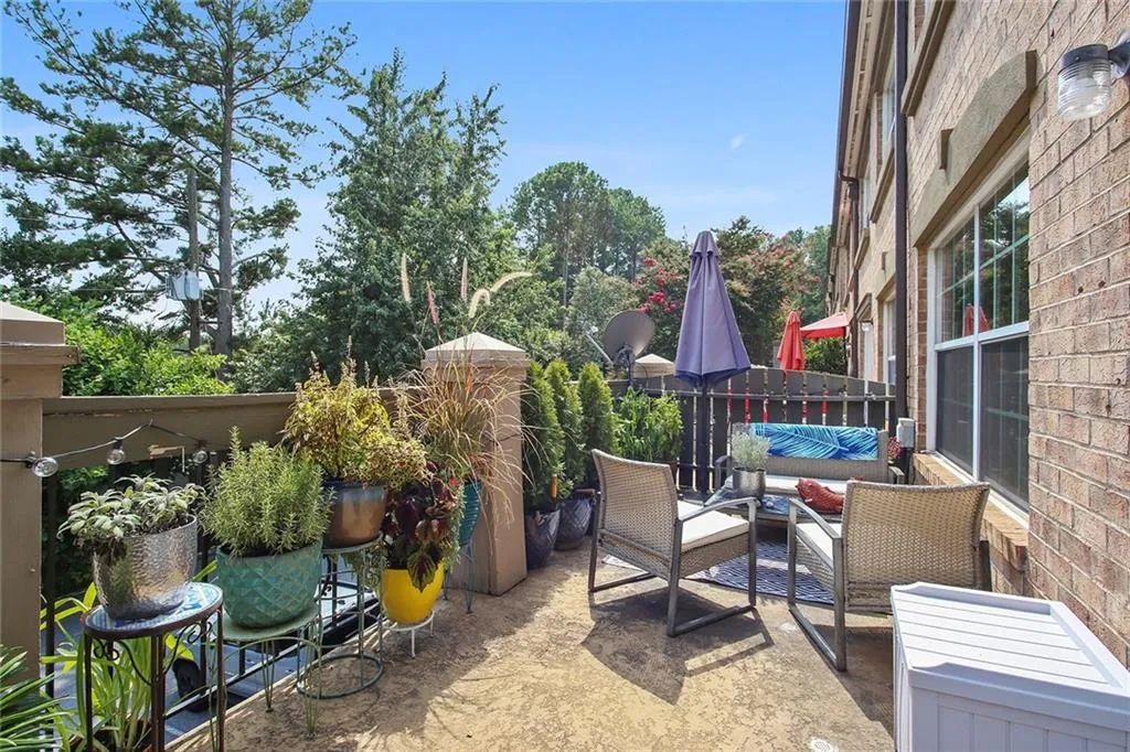6980 Roswell Road Unit D6, Atlanta, Georgia 30328, 2 Bedrooms Bedrooms, ,2 BathroomsBathrooms,Residential,Sold,6980 Roswell Road Unit D6,6592572