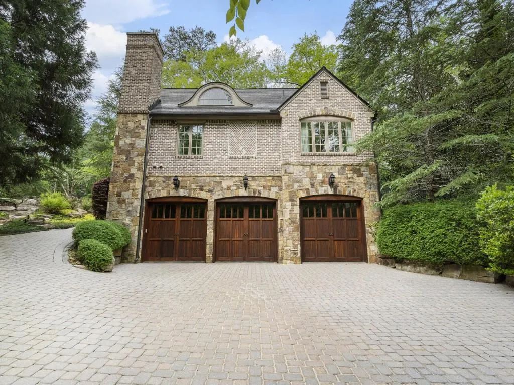 131 Burdette Road, Sandy Springs, Georgia 30327, 7 Bedrooms Bedrooms, ,8 BathroomsBathrooms,Residential,Sold,131 Burdette Road,7372982