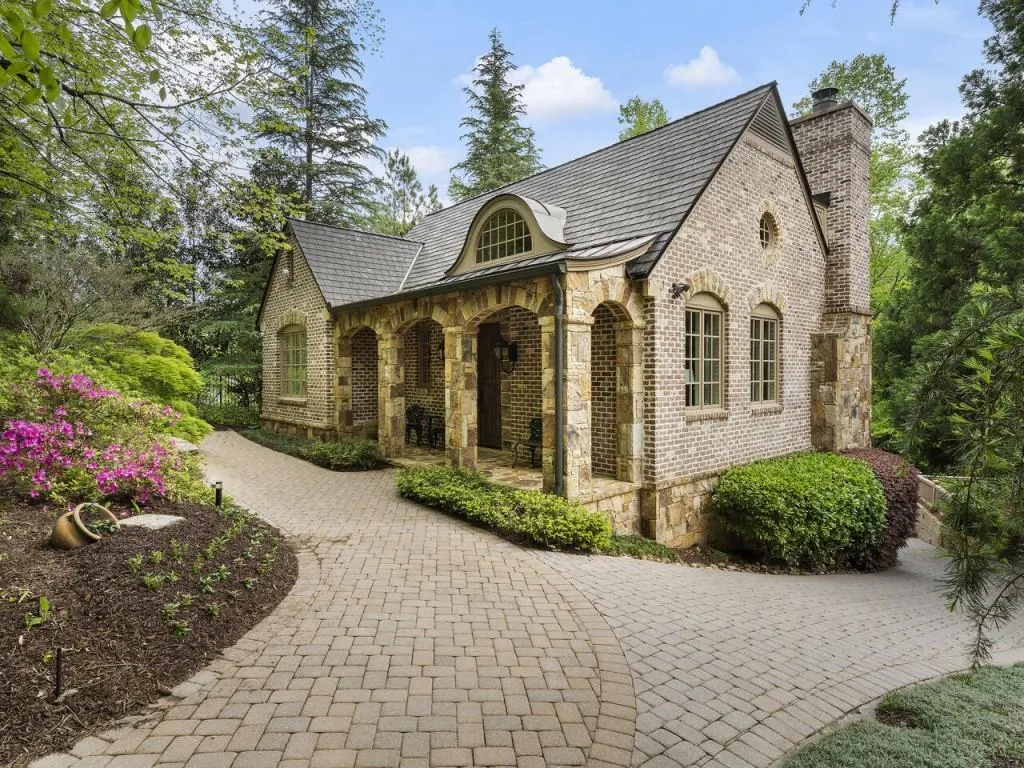 131 Burdette Road, Sandy Springs, Georgia 30327, 7 Bedrooms Bedrooms, ,8 BathroomsBathrooms,Residential,Sold,131 Burdette Road,7372982