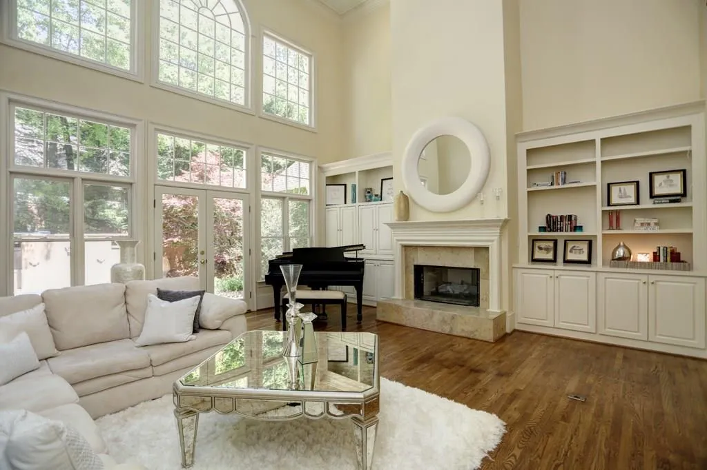 725 Brookwoods Trace, Atlanta, Georgia 30342, 4 Bedrooms Bedrooms, ,4 BathroomsBathrooms,Residential,Sold,725 Brookwoods Trace,5813441