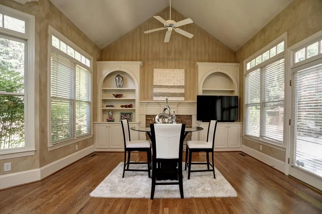 725 Brookwoods Trace, Atlanta, Georgia 30342, 4 Bedrooms Bedrooms, ,4 BathroomsBathrooms,Residential,Sold,725 Brookwoods Trace,5813441