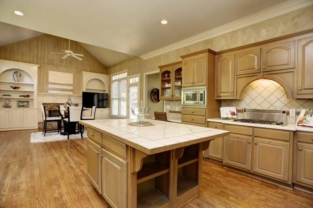 725 Brookwoods Trace, Atlanta, Georgia 30342, 4 Bedrooms Bedrooms, ,4 BathroomsBathrooms,Residential,Sold,725 Brookwoods Trace,5813441