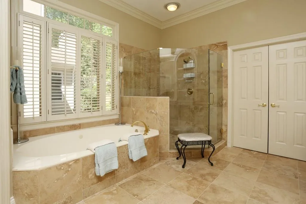 725 Brookwoods Trace, Atlanta, Georgia 30342, 4 Bedrooms Bedrooms, ,4 BathroomsBathrooms,Residential,Sold,725 Brookwoods Trace,5813441