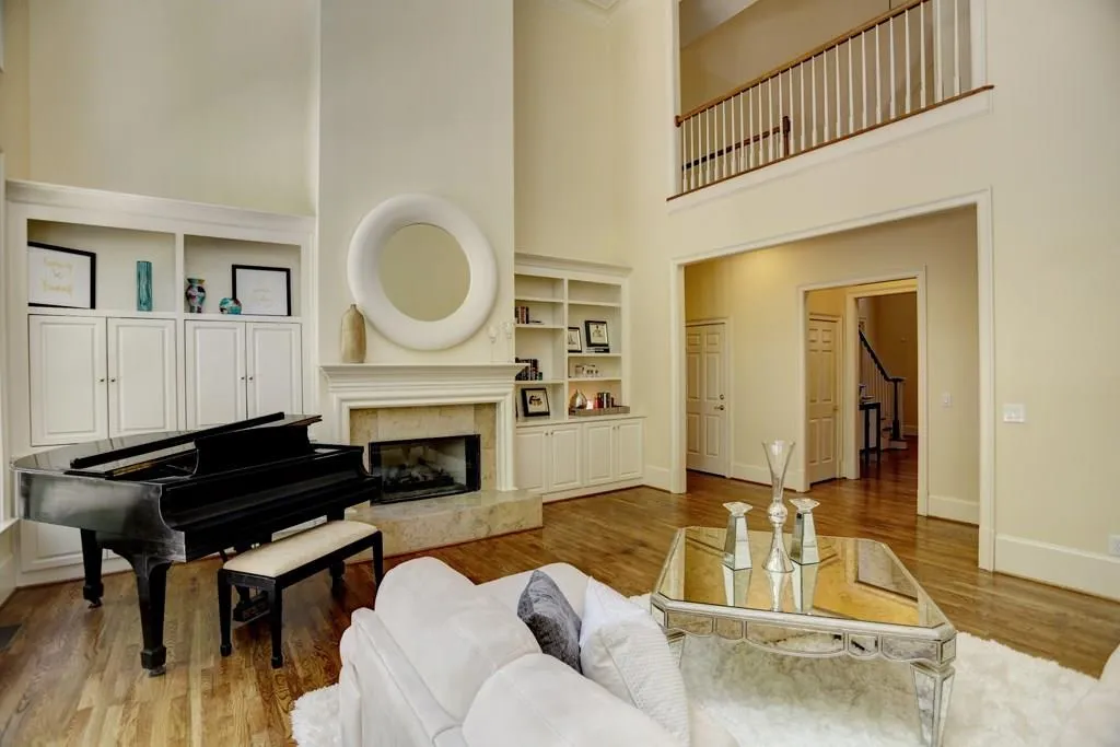 725 Brookwoods Trace, Atlanta, Georgia 30342, 4 Bedrooms Bedrooms, ,4 BathroomsBathrooms,Residential,Sold,725 Brookwoods Trace,5813441