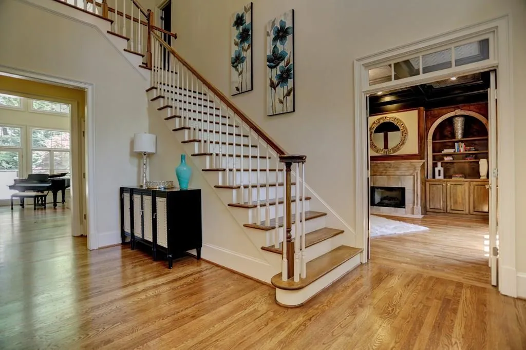 725 Brookwoods Trace, Atlanta, Georgia 30342, 4 Bedrooms Bedrooms, ,4 BathroomsBathrooms,Residential,Sold,725 Brookwoods Trace,5813441