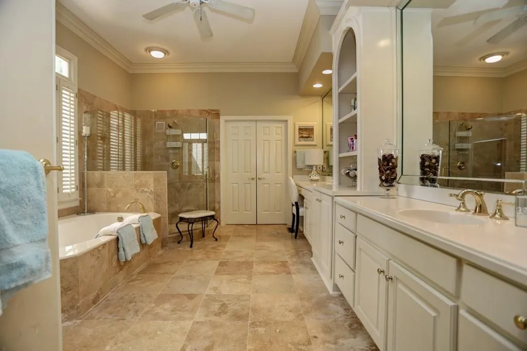 725 Brookwoods Trace, Atlanta, Georgia 30342, 4 Bedrooms Bedrooms, ,4 BathroomsBathrooms,Residential,Sold,725 Brookwoods Trace,5813441