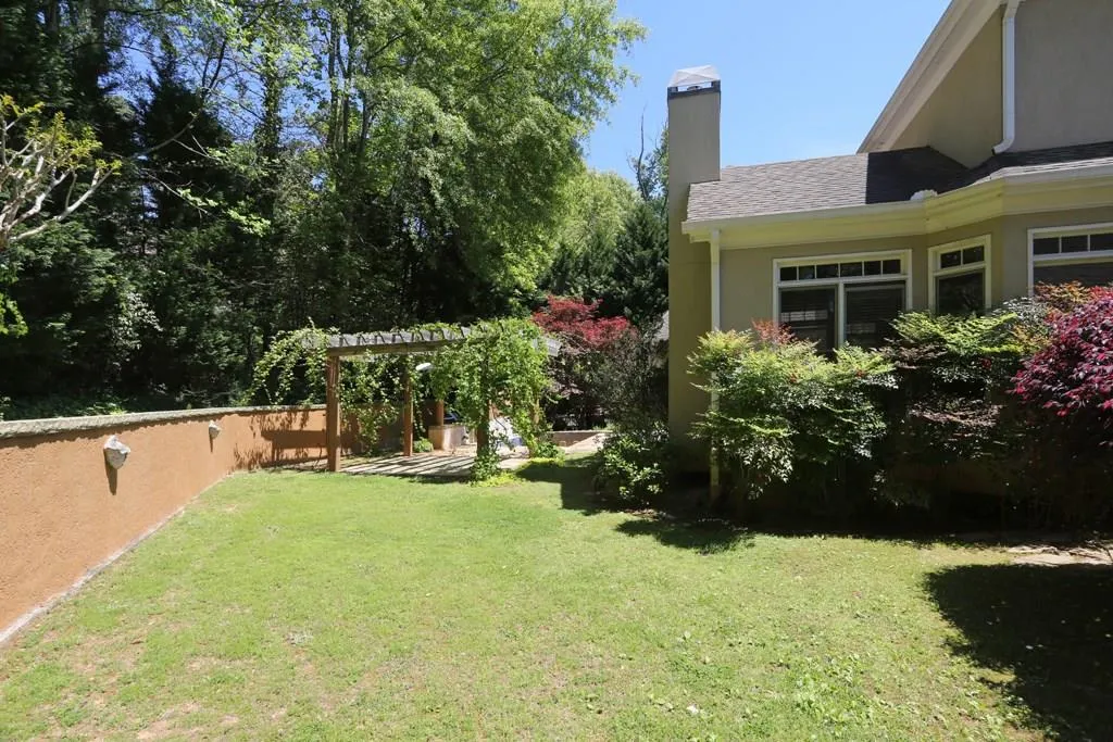 725 Brookwoods Trace, Atlanta, Georgia 30342, 4 Bedrooms Bedrooms, ,4 BathroomsBathrooms,Residential,Sold,725 Brookwoods Trace,5813441