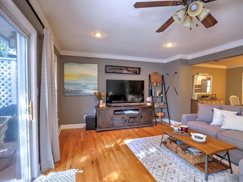 182 Peachtree Hollow Court, Atlanta, Georgia 30328, 2 Bedrooms Bedrooms, ,2 BathroomsBathrooms,Residential,Sold,182 Peachtree Hollow Court,6966492