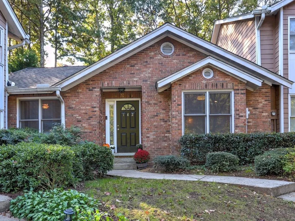 182 Peachtree Hollow Court, Atlanta, Georgia 30328, 2 Bedrooms Bedrooms, ,2 BathroomsBathrooms,Residential,Sold,182 Peachtree Hollow Court,6966492