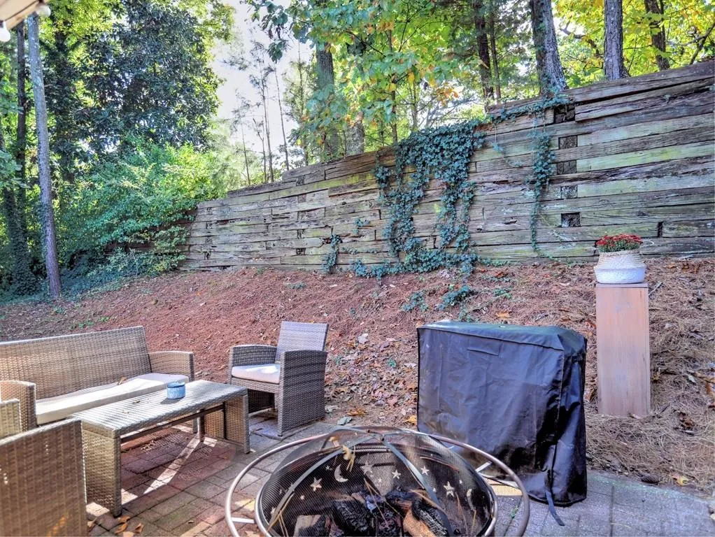 182 Peachtree Hollow Court, Atlanta, Georgia 30328, 2 Bedrooms Bedrooms, ,2 BathroomsBathrooms,Residential,Sold,182 Peachtree Hollow Court,6966492
