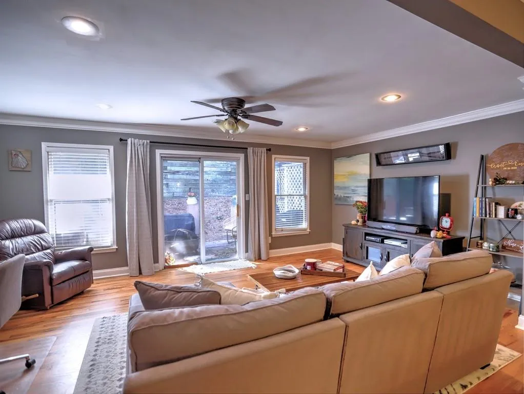 182 Peachtree Hollow Court, Atlanta, Georgia 30328, 2 Bedrooms Bedrooms, ,2 BathroomsBathrooms,Residential,Sold,182 Peachtree Hollow Court,6966492