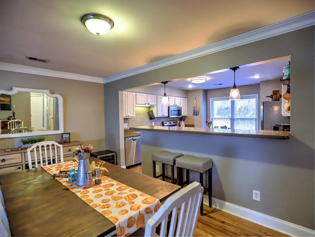 182 Peachtree Hollow Court, Atlanta, Georgia 30328, 2 Bedrooms Bedrooms, ,2 BathroomsBathrooms,Residential,Sold,182 Peachtree Hollow Court,6966492