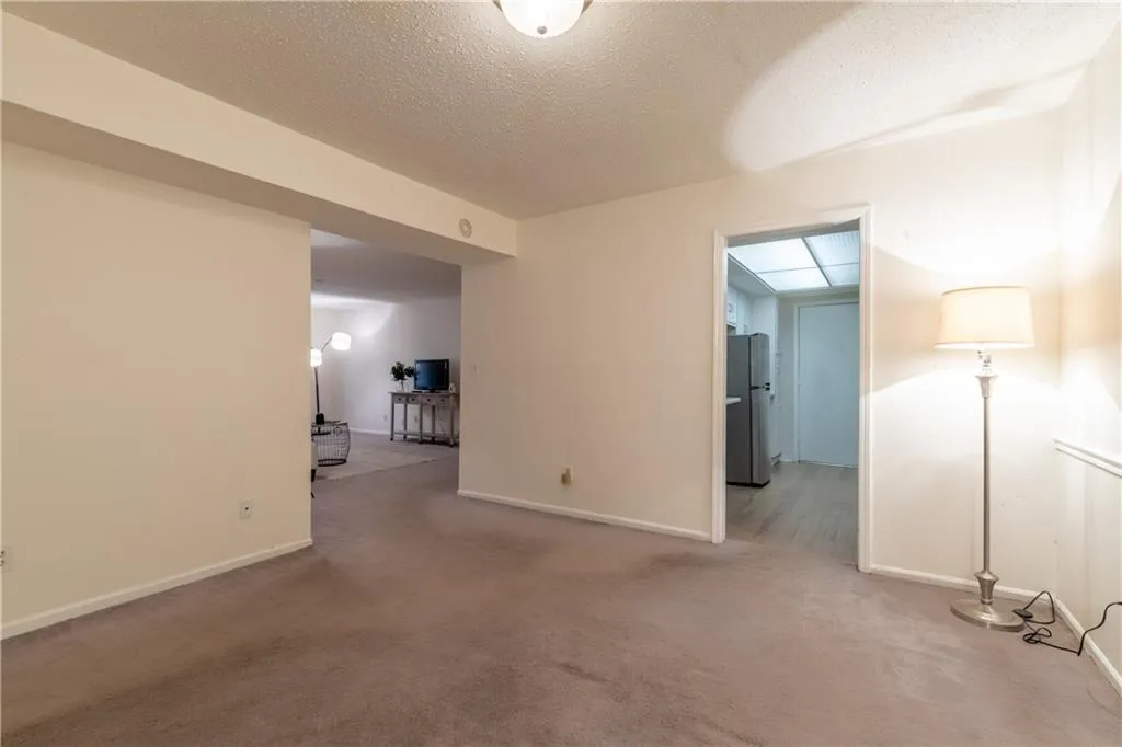 6851 Roswell Road Unit F-15, Sandy Springs, Georgia 30328, 3 Bedrooms Bedrooms, ,2 BathroomsBathrooms,Residential,Sold,6851 Roswell Road Unit F-15,6873800