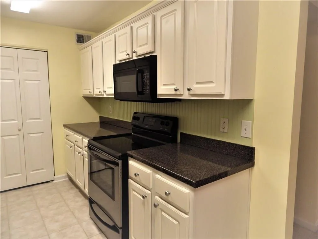 1806 Brighton Point, Sandy Springs, Georgia 30328, 3 Bedrooms Bedrooms, ,2 BathroomsBathrooms,Residential,Sold,1806 Brighton Point,5931644