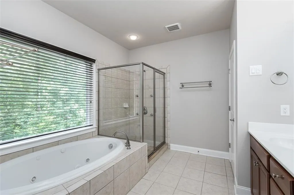 5450 Battery Lane, Sandy Springs, Georgia 30342, 4 Bedrooms Bedrooms, ,3 BathroomsBathrooms,Residential,Sold,5450 Battery Lane,6916918