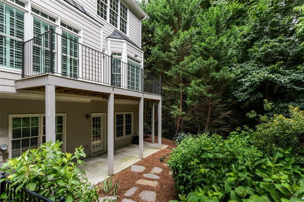 5450 Battery Lane, Sandy Springs, Georgia 30342, 4 Bedrooms Bedrooms, ,3 BathroomsBathrooms,Residential,Sold,5450 Battery Lane,6916918