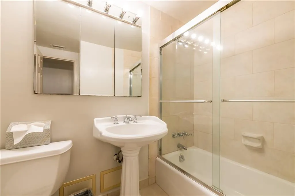 2285 Peachtree Road Ne Unit 604, Atlanta, Georgia 30309, 1 Bedroom Bedrooms, ,1 BathroomBathrooms,Residential,For Sale,2285 Peachtree Road Ne Unit 604,7557376