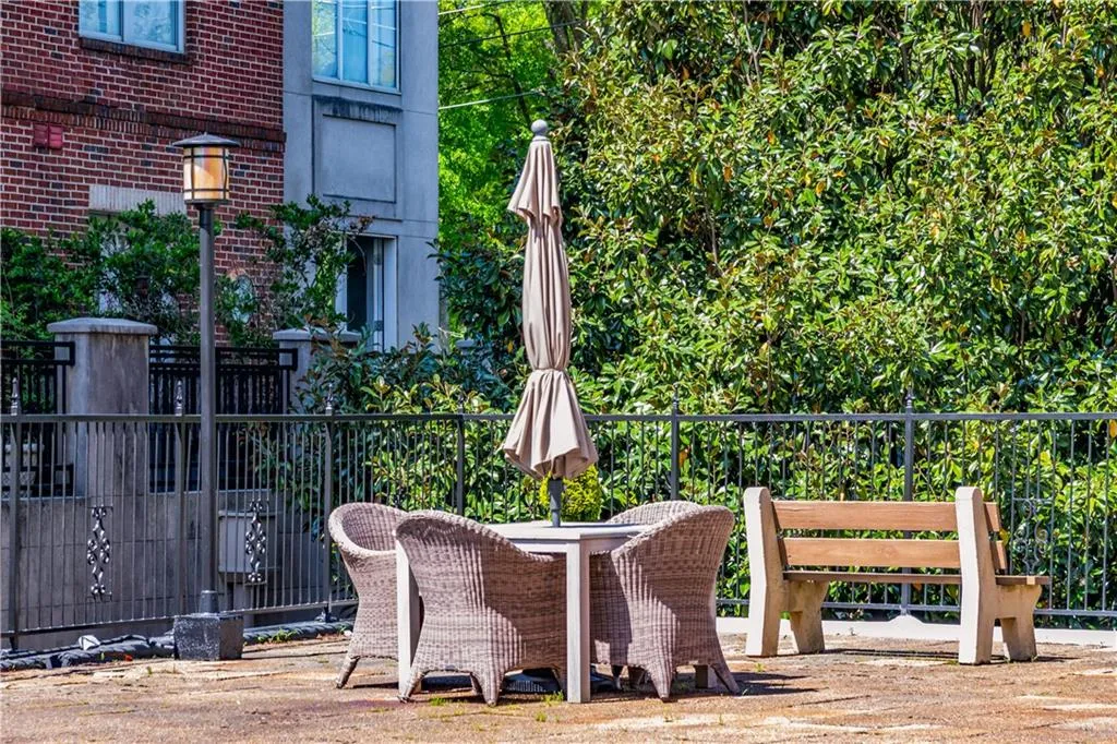 2285 Peachtree Road Ne Unit 604, Atlanta, Georgia 30309, 1 Bedroom Bedrooms, ,1 BathroomBathrooms,Residential,For Sale,2285 Peachtree Road Ne Unit 604,7557376