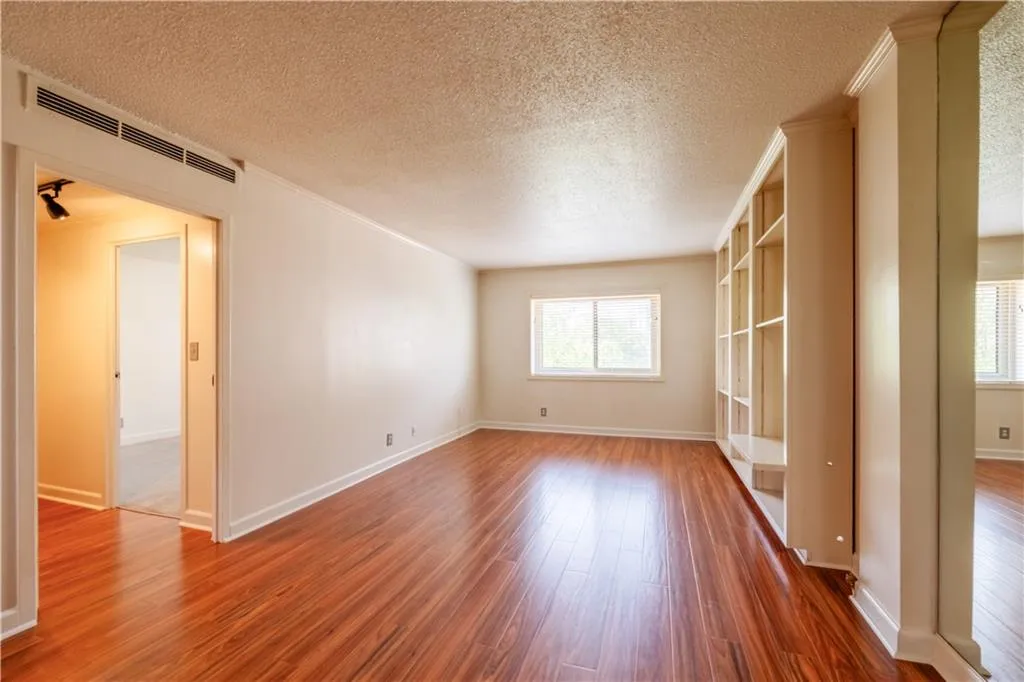 2285 Peachtree Road Ne Unit 604, Atlanta, Georgia 30309, 1 Bedroom Bedrooms, ,1 BathroomBathrooms,Residential,For Sale,2285 Peachtree Road Ne Unit 604,7557376