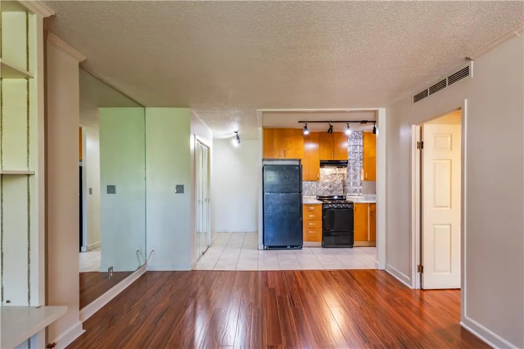 2285 Peachtree Road Ne Unit 604, Atlanta, Georgia 30309, 1 Bedroom Bedrooms, ,1 BathroomBathrooms,Residential,For Sale,2285 Peachtree Road Ne Unit 604,7557376
