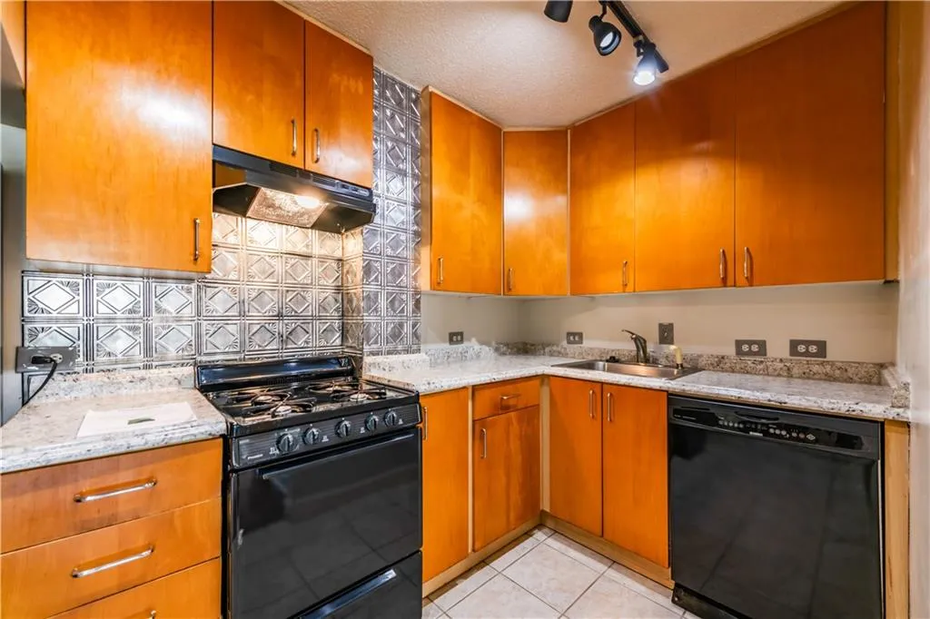 2285 Peachtree Road Ne Unit 604, Atlanta, Georgia 30309, 1 Bedroom Bedrooms, ,1 BathroomBathrooms,Residential,For Sale,2285 Peachtree Road Ne Unit 604,7557376