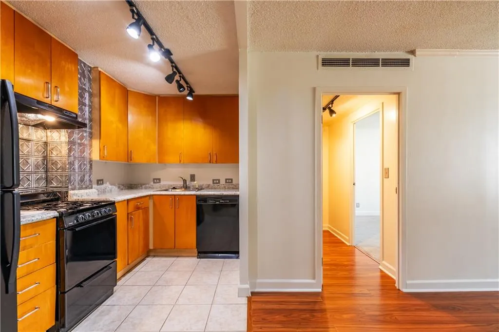 2285 Peachtree Road Ne Unit 604, Atlanta, Georgia 30309, 1 Bedroom Bedrooms, ,1 BathroomBathrooms,Residential,For Sale,2285 Peachtree Road Ne Unit 604,7557376