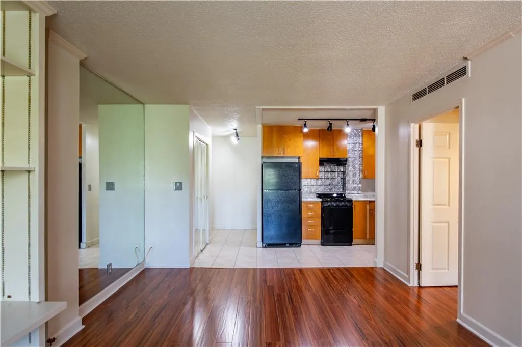 2285 Peachtree Road Ne Unit 604, Atlanta, Georgia 30309, 1 Bedroom Bedrooms, ,1 BathroomBathrooms,Residential,For Sale,2285 Peachtree Road Ne Unit 604,7557376