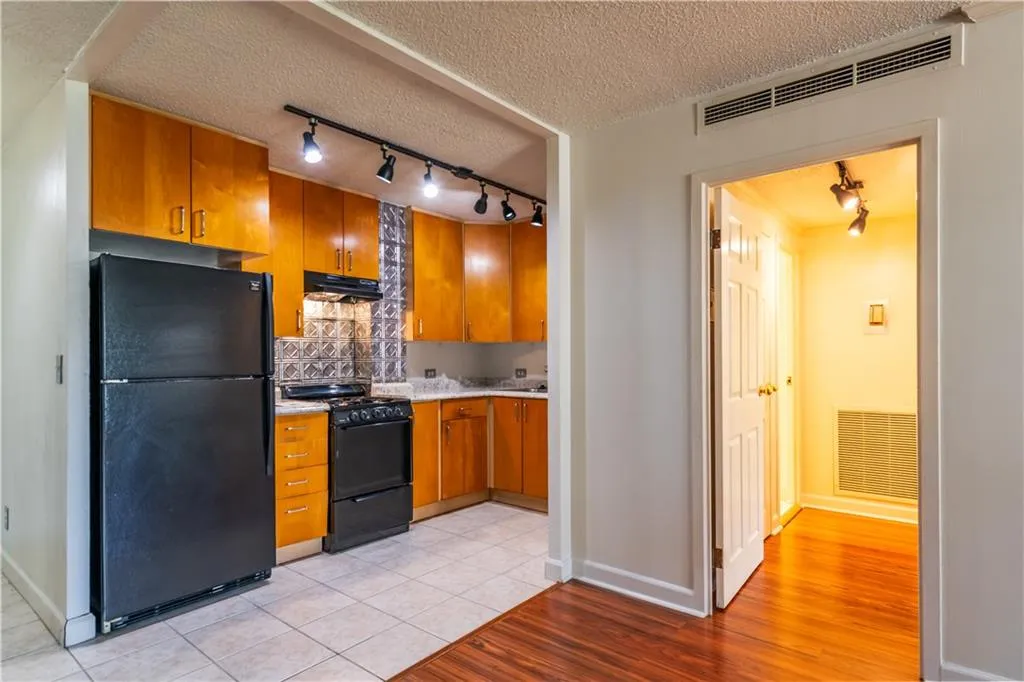 2285 Peachtree Road Ne Unit 604, Atlanta, Georgia 30309, 1 Bedroom Bedrooms, ,1 BathroomBathrooms,Residential,For Sale,2285 Peachtree Road Ne Unit 604,7557376