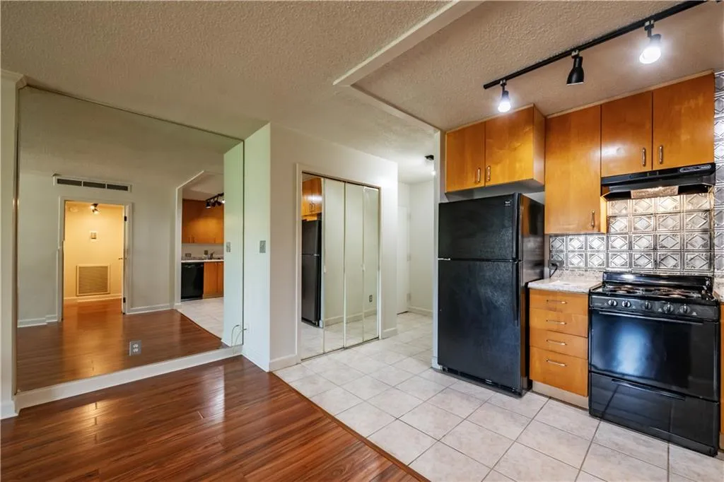 2285 Peachtree Road Ne Unit 604, Atlanta, Georgia 30309, 1 Bedroom Bedrooms, ,1 BathroomBathrooms,Residential,For Sale,2285 Peachtree Road Ne Unit 604,7557376