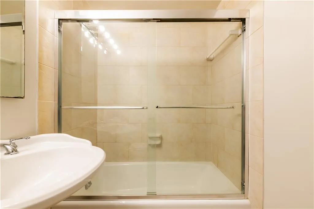 2285 Peachtree Road Ne Unit 604, Atlanta, Georgia 30309, 1 Bedroom Bedrooms, ,1 BathroomBathrooms,Residential,For Sale,2285 Peachtree Road Ne Unit 604,7557376